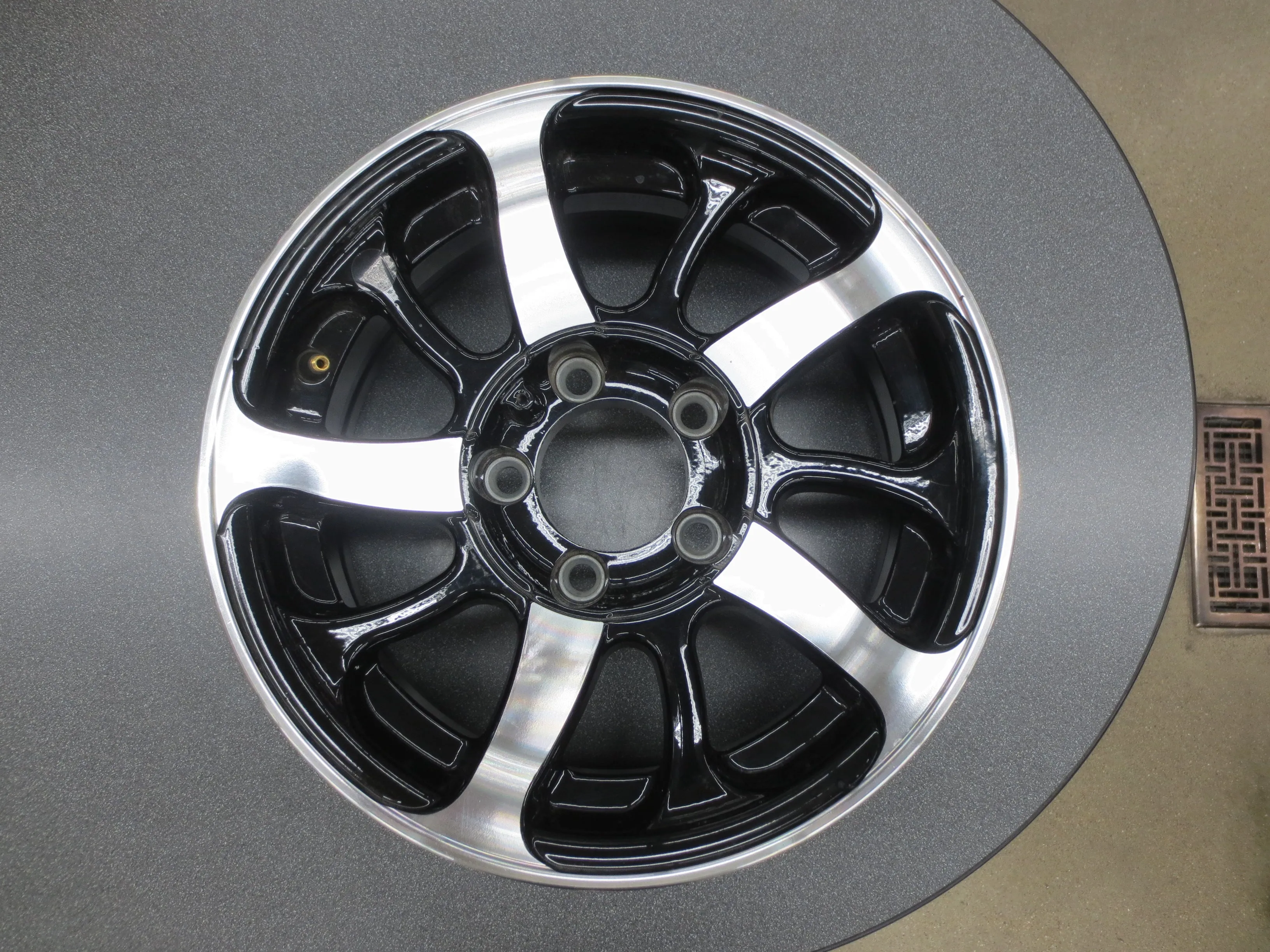 Hi-Spec Series 08 Aluminum Rim 14" x 5.5" Trailer Wheel 5 Lug 4.5 Blk Slv Lot 57