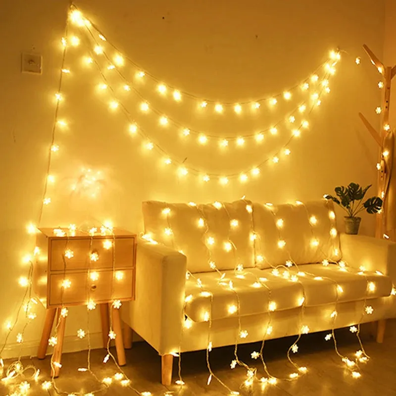 Yeknu 1/3/6M LED Snowflake Fairy Lights Battery/USB Power Copper Wire Garland Light New Year Garden Wedding Living Room Decoration